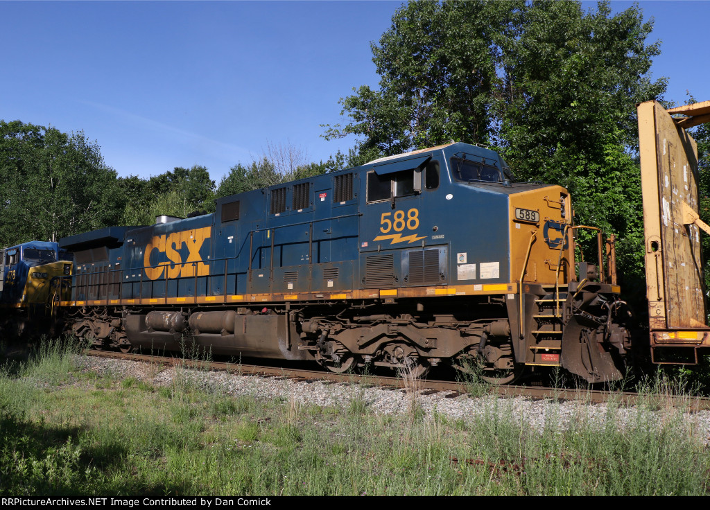 CSXT 588